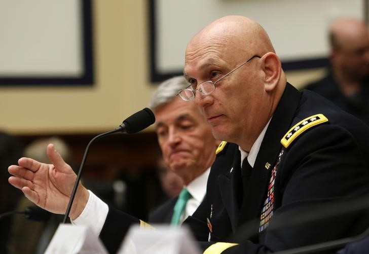© Reuters. جنرال: قد نحتاج إلى نشر بعض القوات الامريكية على الارض في العراق