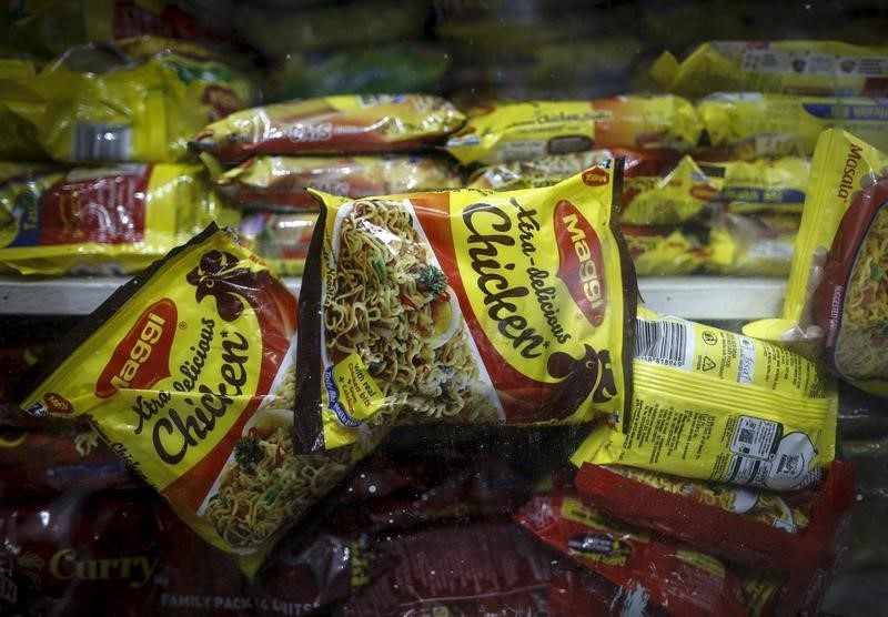 © Reuters. Packets of Nestle's Maggi instant noodles are seen on display at a grocery store in  Mumbai