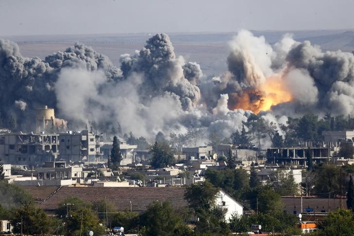 © Reuters. تصاعد القصف الامريكي لتنظيم الدولة الاسلامية في يوليو