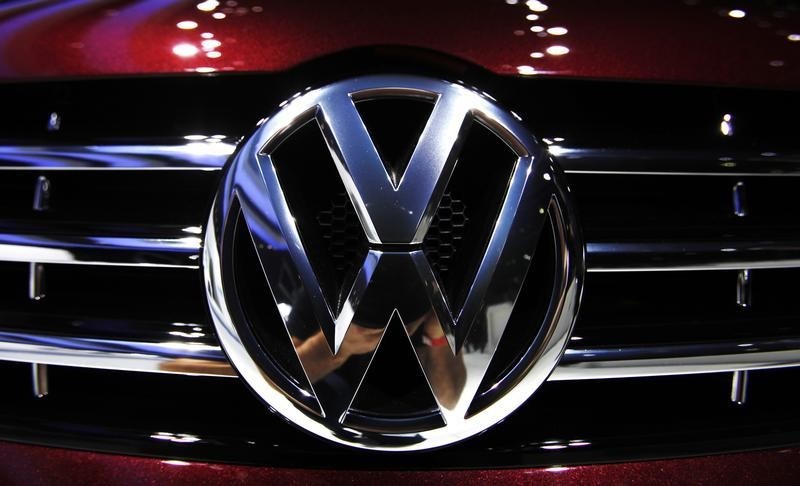 © Reuters. A Volkswagen symbol is seen on the front of a Passat during the North American International Auto show in Detroit