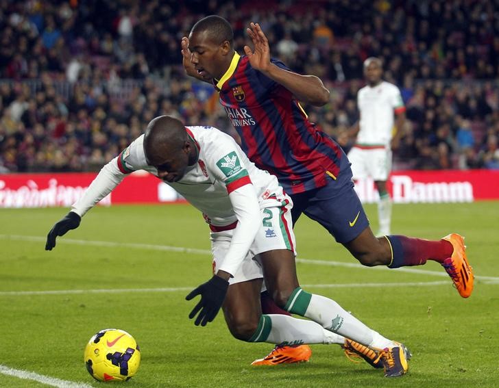 © Reuters. Traoré deja el Barcelona y ficha por el Aston Villa 