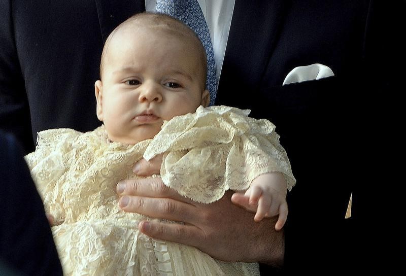 © Reuters. العائلة الملكية البريطانية تنتقد محاولات "خطرة" لتصوير الأمير جورج