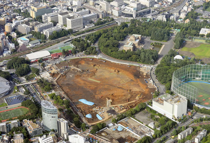 © Reuters. An aerial view shows the planned construction site for the new National Stadium for 2020 Tokyo Olympics and Paralympics, in Tokyo