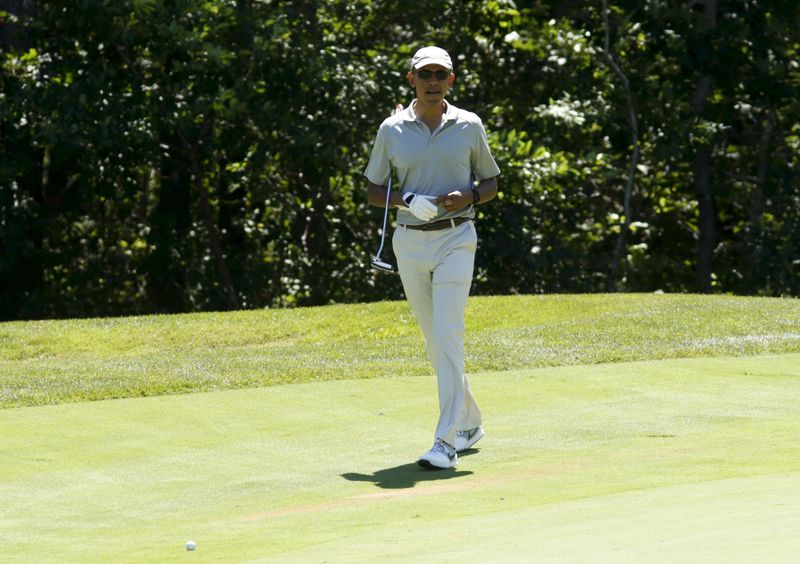 © Reuters. Obama joga em Martha's Vineyard