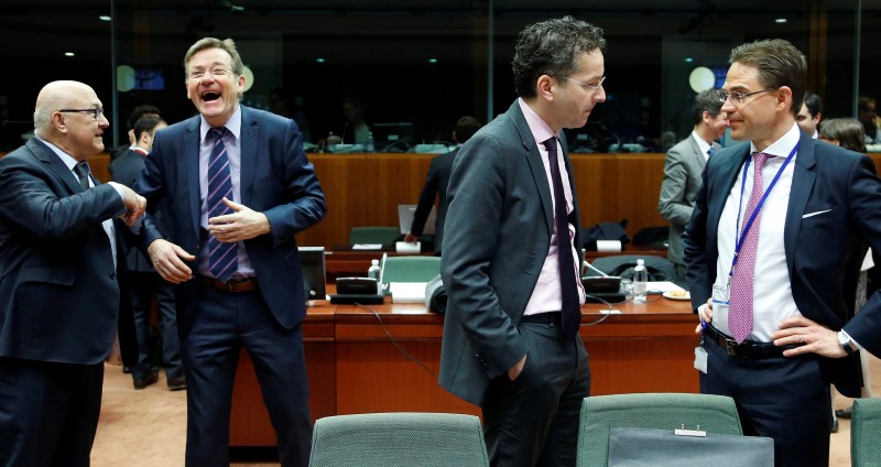 © Reuters. وزراء مالية منطقة اليورو يوافقون على خطة إنقاذ اليونان