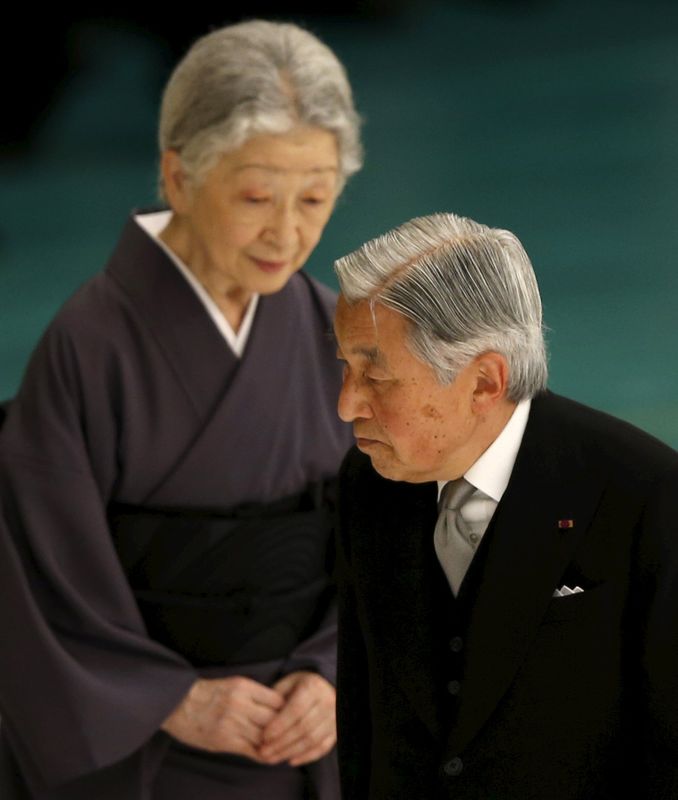 © Reuters. امبراطور اليابان يعبر عن "الندم العميق" في ذكرى الحرب العالمية الثانية