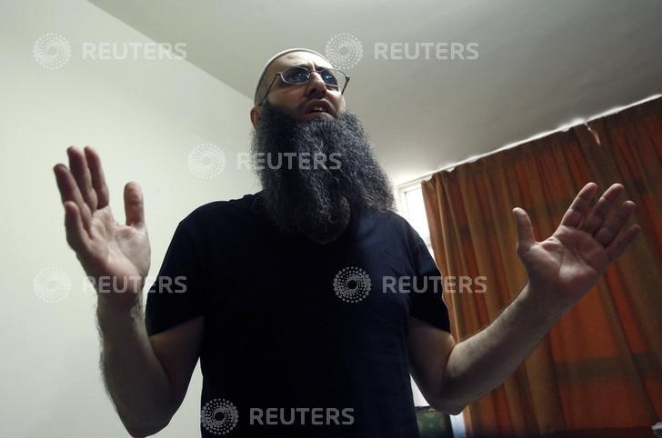 © Reuters. السلطات اللبنانية تعتقل أحمد الأسير القيادي السني المتشدد