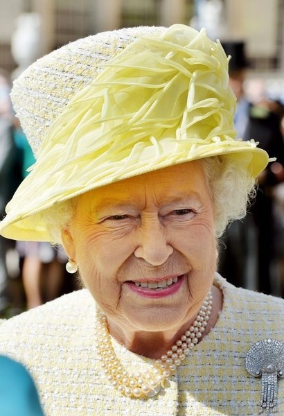© Reuters. إليزابيث بصدد تحطيم رقم قياسي لتصبح أطول ملوك بريطانيا جلوسا على العرش
