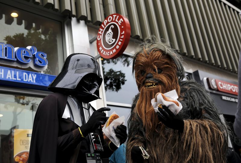 © Reuters. El mundo de "Star Wars" llegará a los parques temáticos de Disney en California y Florida