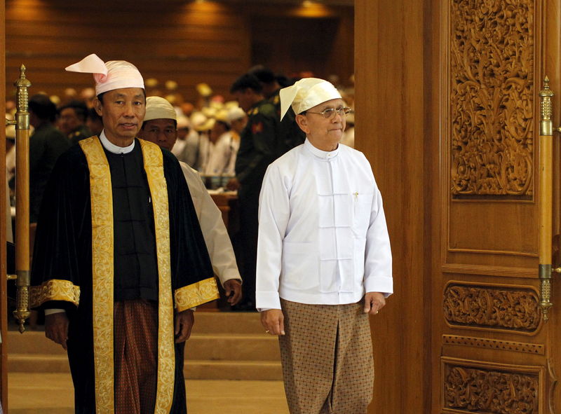 © Reuters. File photo of Shwe Man, Speaker of the Union Parliament, and Myanmar's President Thein Sein exiting after he gave a speech at the regular 9th section of the Union parliament on the final day in Nyapyitaw