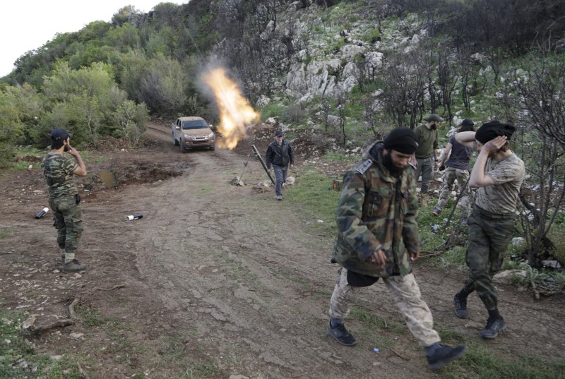 © Reuters. وسائل إعلام: صواريخ المعارضة السورية تقتل ثلاثة في اللاذقية