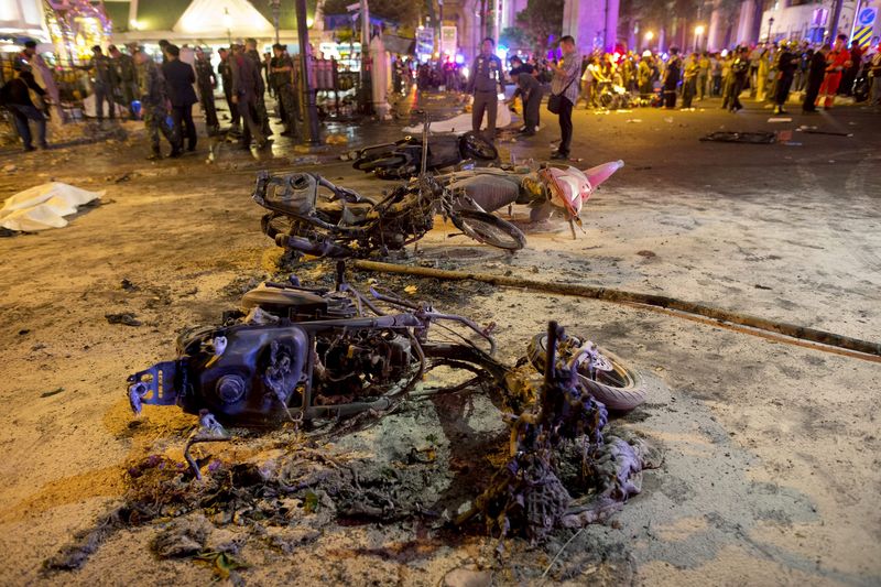 © Reuters. Al menos 12 muertos por la explosión de una bomba en Bangkok