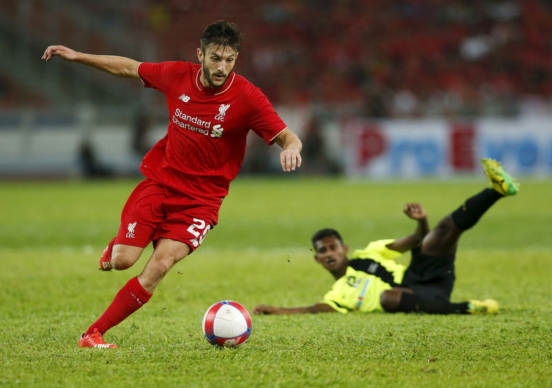 © Reuters. Adam Lallana durante amistoso na Malásia