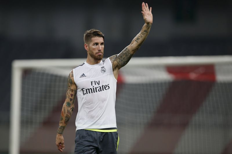 © Reuters. Sergio Ramos, do Real Madrid, participa de treino da equipe antes de amistoso contra o Milan, em Xangai