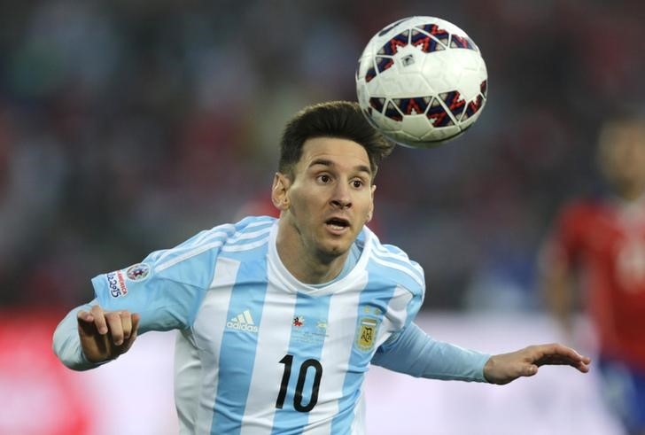 © Reuters. Lionel Messi, da Argentina, durante jogo da final da Copa América contra o Chile