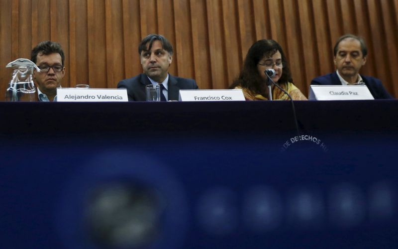 © Reuters. Members of the Inter-American Human Rights Commission (CIDH) attend a news conference in Mexico City