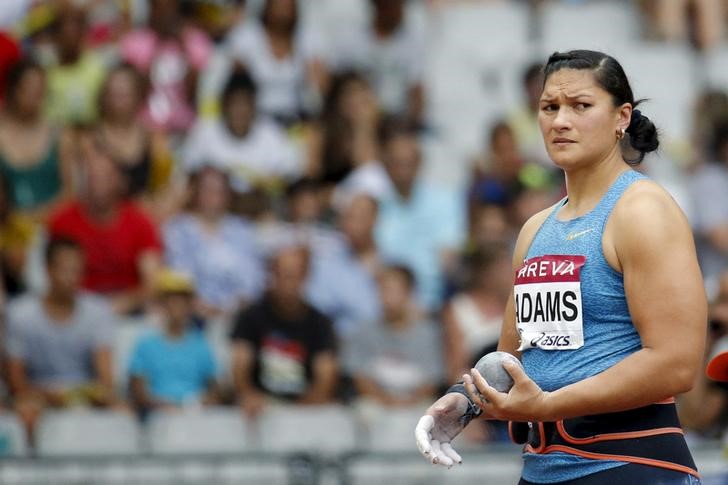 © Reuters. Adams of New Zealand competes in the women's shot put event during the IAAF Diamond League athletics meeting at the Stade de France Stadium in Saint-Denis, near Paris