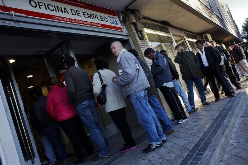 © Reuters. El fin del verano ralentizará la creación de empleo en España