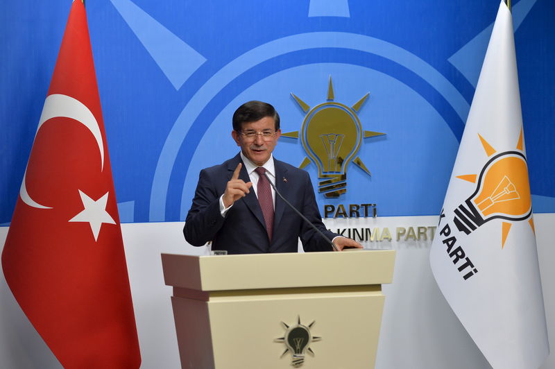 © Reuters. Turkey's Prime Minister Davutoglu speaks during a news conference at his ruling AK Party headquarters in Ankara, Turkey