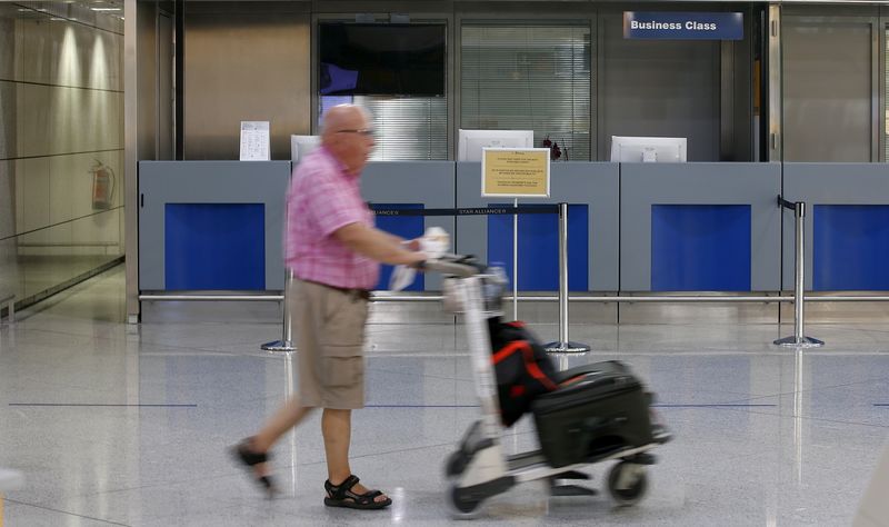 © Reuters. LA PRIVATISATION DE 14 AÉROPORTS RÉGIONAUX GRECS N'EST PAS ENCORE CONCLUE