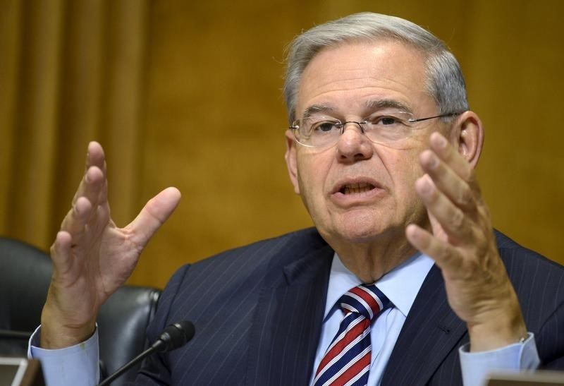 © Reuters. Senador Menendez durante audiência em Washington