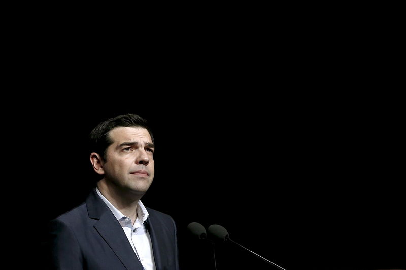 © Reuters. Tsipras domina la política griega pese a la crisis y su giro de 180 grados