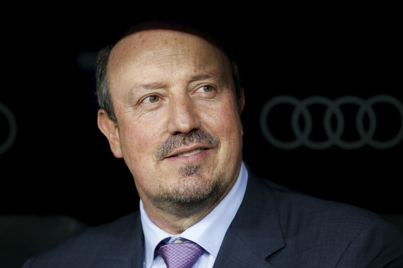 © Reuters. Real Madrid's coach Rafael Benitez looks on before their Santiago Bernabeu Trophy soccer match against Galatasaray at Santiago Bernabeu stadium in Madrid