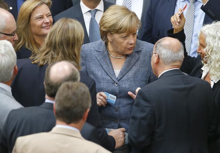 © Reuters. El Parlamento alemán aprueba el tercer rescate para Grecia