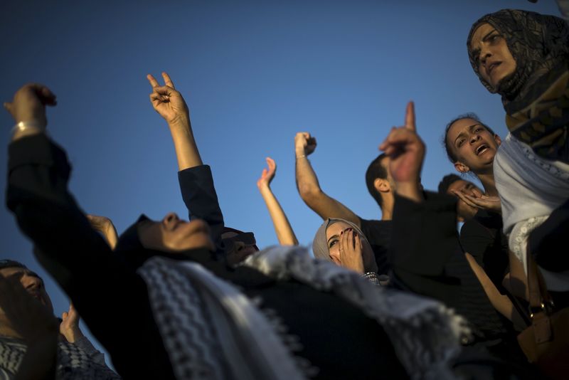 © Reuters. اسرائيل تعدل شروط الافراج عن فلسطيني مضرب عن الطعام