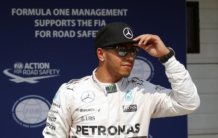 © Reuters. Piloto Lewis Hamilton, da Mercedes, após treino classificatório para o GP da Hungria