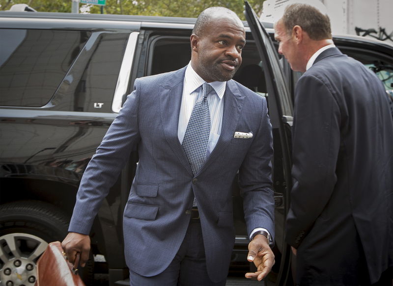 © Reuters. The National Football League Players Association executive director DeMaurice Smith arrives at the Manhattan Federal Courthouse in New York