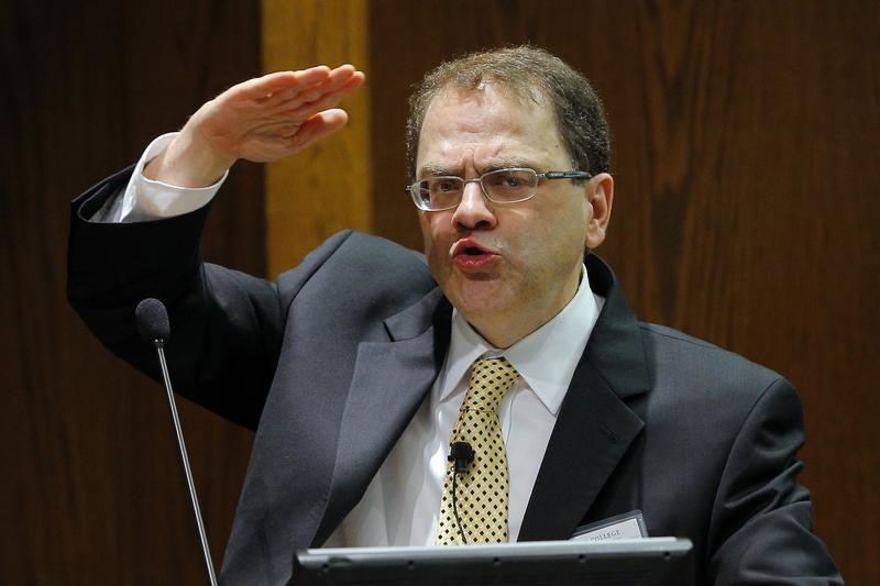 © Reuters. Narayana Kocherlakota, President of the Federal Reserve Bank of Minneapolis, speaks at the ninth annual Carroll School of Management Finance Conference at Boston College in Chestnut Hill