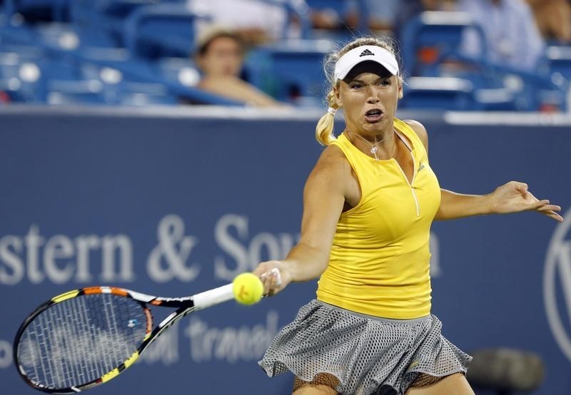 © Reuters. Tennis: Western and Southern Open - Wozniacki vs Azarenka