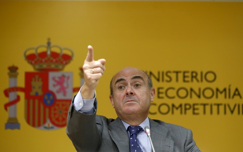 © Reuters. Tesoro español adjudica 3.495 mlns euros en deuda a medio y largo plazo
