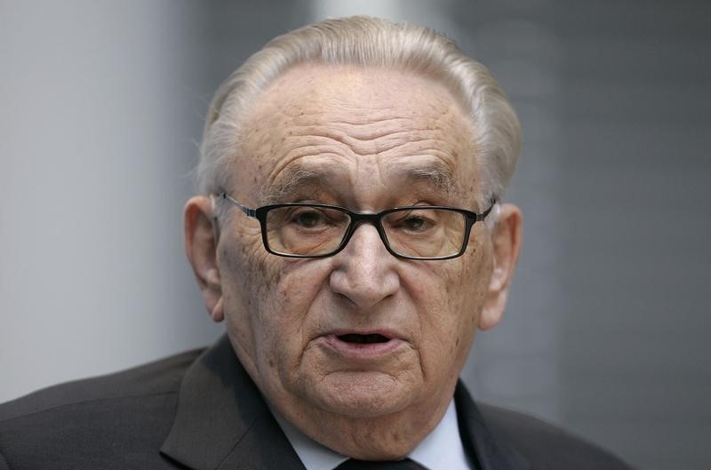 © Reuters. Social Democrat Bahr delivers a speech during a conference on European Foreign and Security policy in Berlin