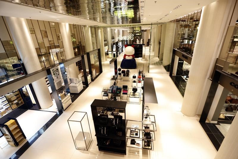 © Reuters. General view of the ground floor of the new Printemps department store in the Louvre Museum's Carrousel du Louvre shopping mall, in Paris