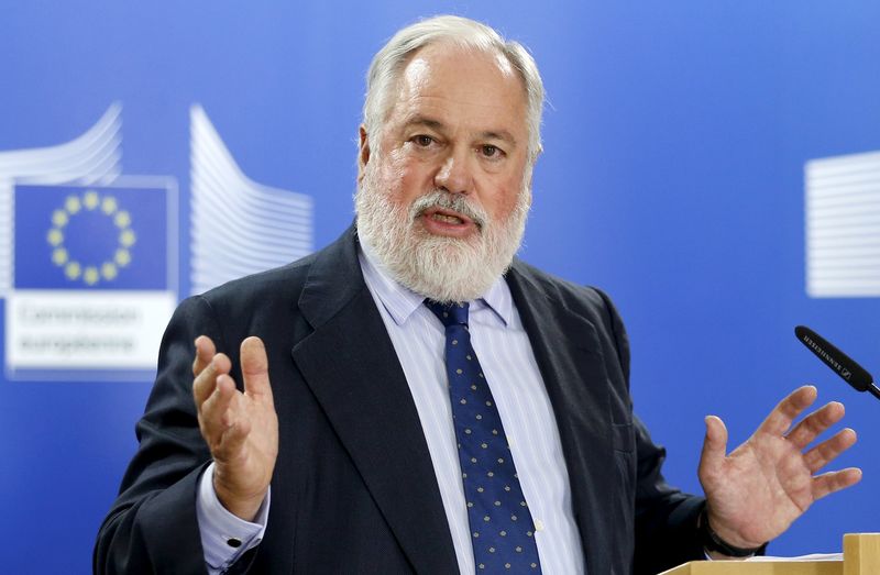 © Reuters. Comisario de la UE dice apoyará sólo un acuerdo climático sólido en París