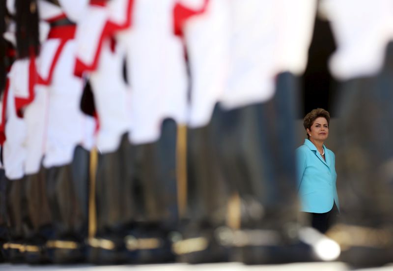 © Reuters. Dilma aguarda Angela Merkel em Brasília