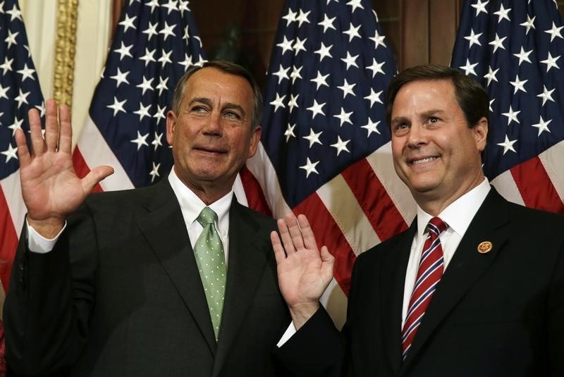 © Reuters. U.S. Speaker of House Boehner performs ceremonial swearing in for Rep Donald Norcross of New Jersey in Wlashington