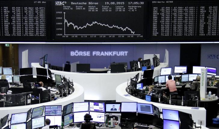 © Reuters. Las bolsas europeas caen con fuerza tras dato de contracción industrial en China