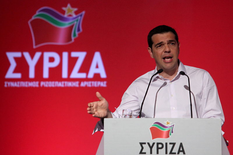 © Reuters. Greek Prime Minister Tsipras gestures as he delivers his speech during a central committee of leftist Syriza party in Athens