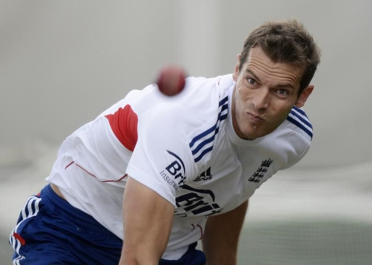 © Reuters. England's Chris Tremlett bowls during a training session before Thursday's third Ashes cricket test match against Australia in Manchester