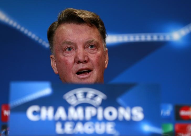 © Reuters. El United podría haber fichado a Pedro si hubiera querido, dice Van Gaal