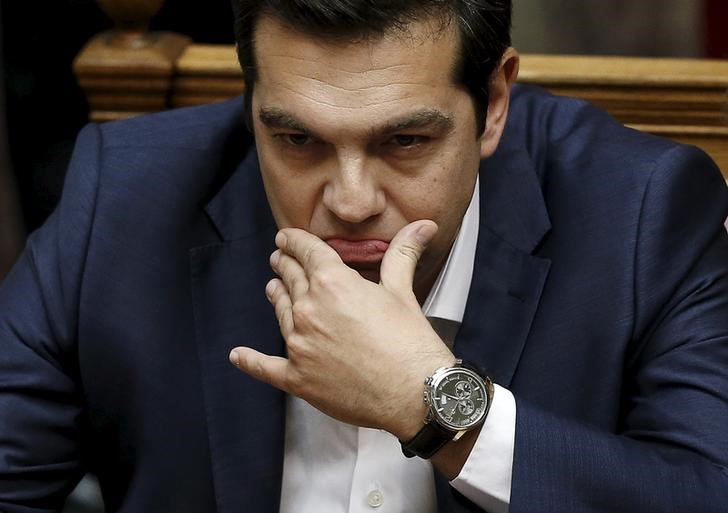 © Reuters. Premiê grego, Alexis Tsipras, no Parlamento, em Atenas