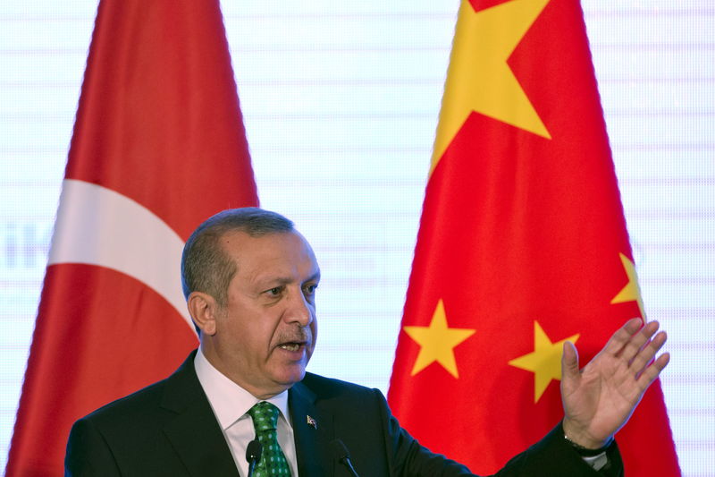 © Reuters. إردوغان والحزب الحاكم يتجهان للاحتفاظ بالسيطرة على الحكومة التركية المؤقتة