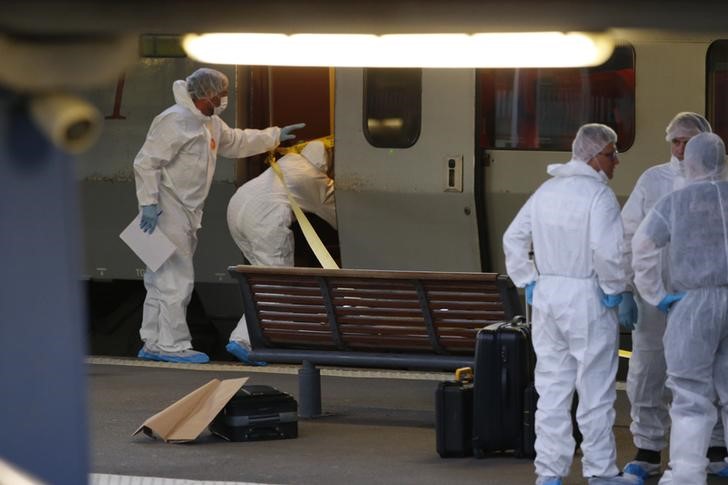 © Reuters. Policiais franceses investigam trem Thalys em Arras 