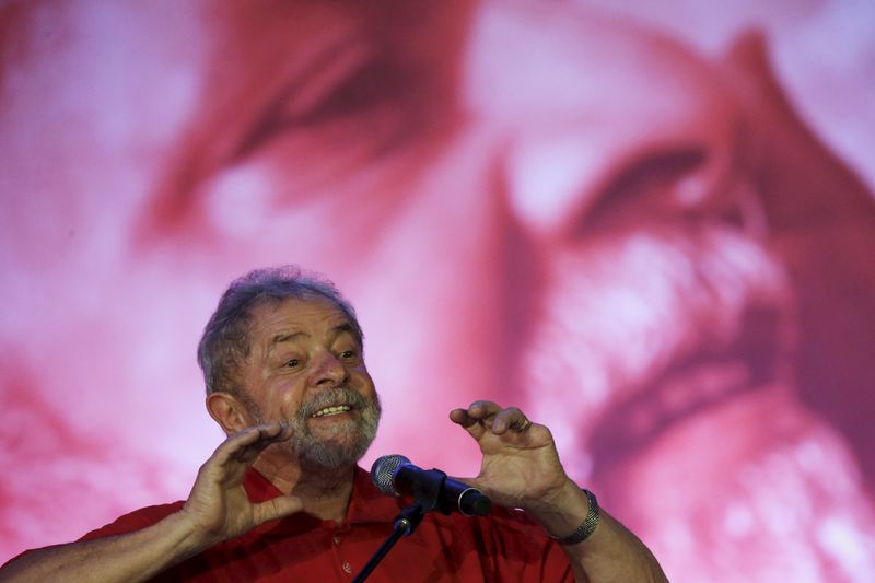 © Reuters. Ex-presidente Luiz Inácio Lula da Silva discursa em reunião do PT em Brasília