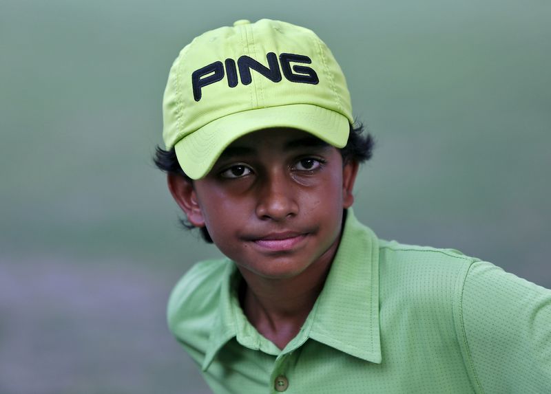 © Reuters. Indian golfer Jaglan attends a news conference at a golf club in New Delhi