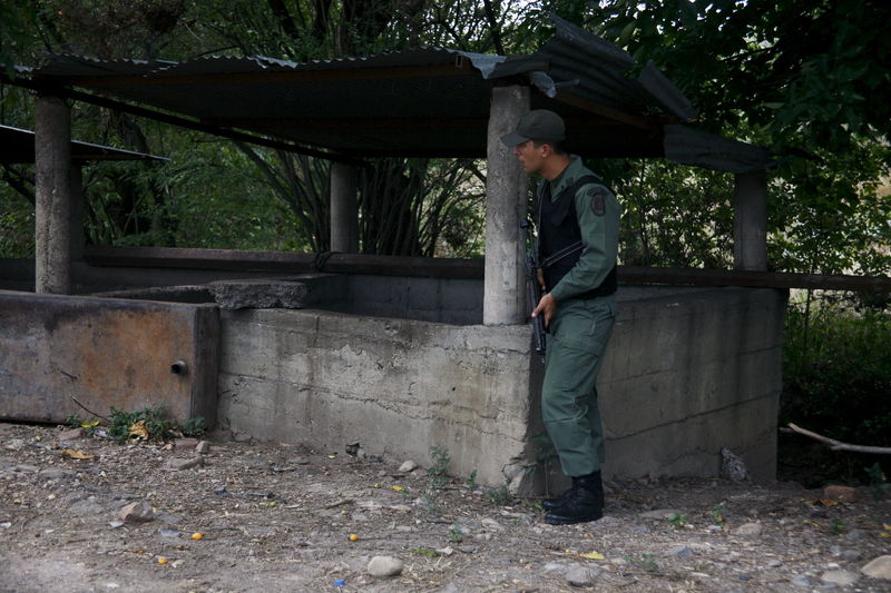 © Reuters. Venezuela decreta el estado de excepción 60 días en la frontera con Colombia