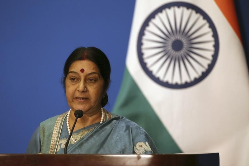 © Reuters. Indian Foreign Minister Sushma Swaraj attends a news conference after the 13th Russia-India-China Foreign Ministers' Meeting, at Diaoyutai State Guesthouse in Beijing